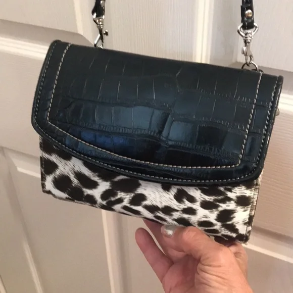 Kathy Van Zeeland Wallet purse - Picture 2 of 9